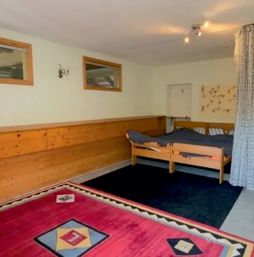 Chambre au tapis criard, avant home staging virtuel